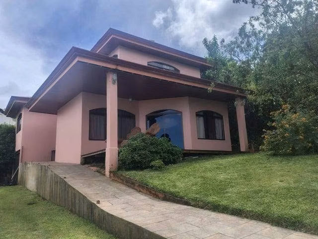 Martha & Lindsay Rent-a-House CR