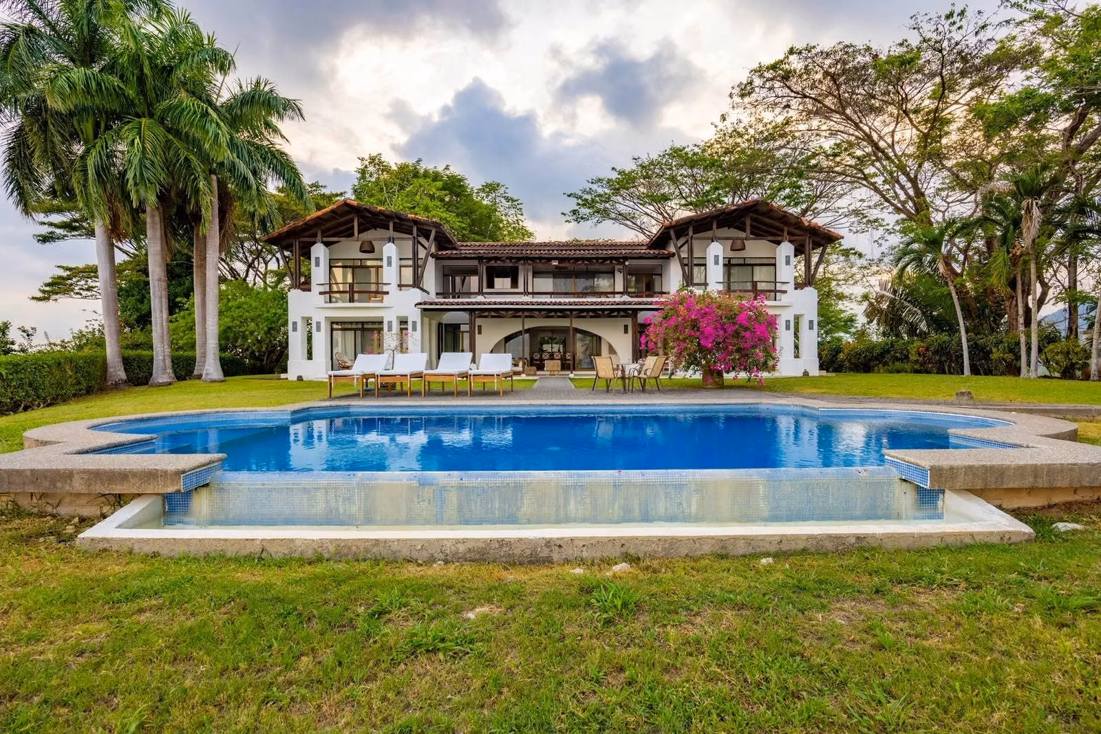 Arenas del Pacífico Realty Group
