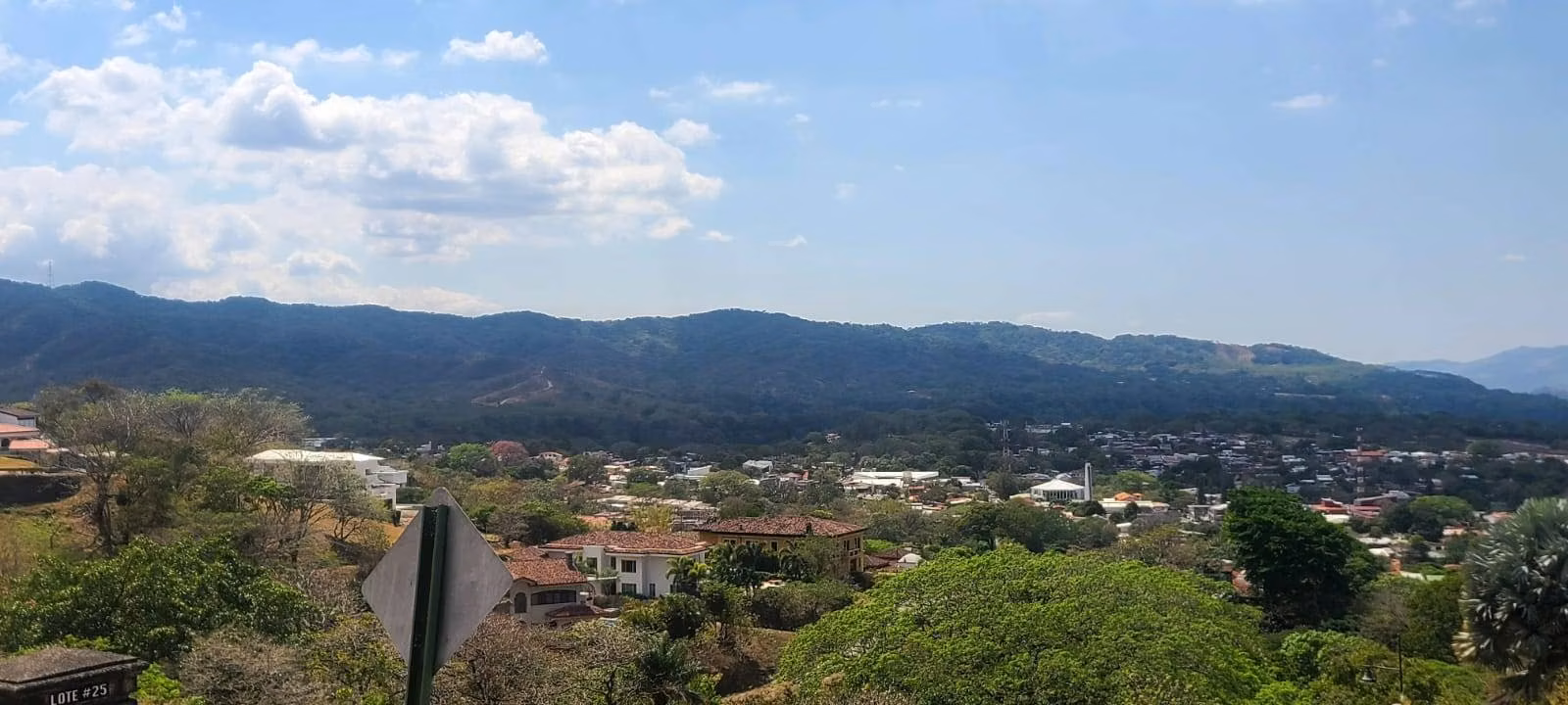 EF REAL ESTATE Esmeralda F.