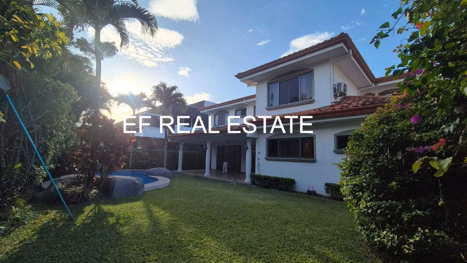 EF REAL ESTATE Esmeralda F.