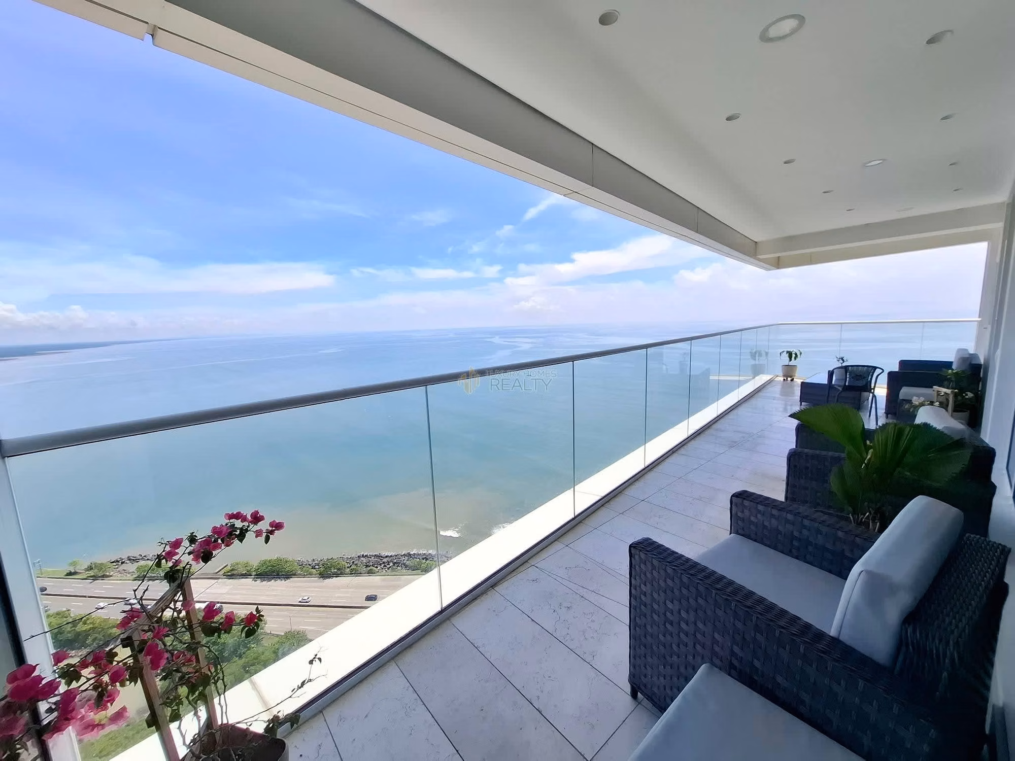 LUXURY HOMES REALTY