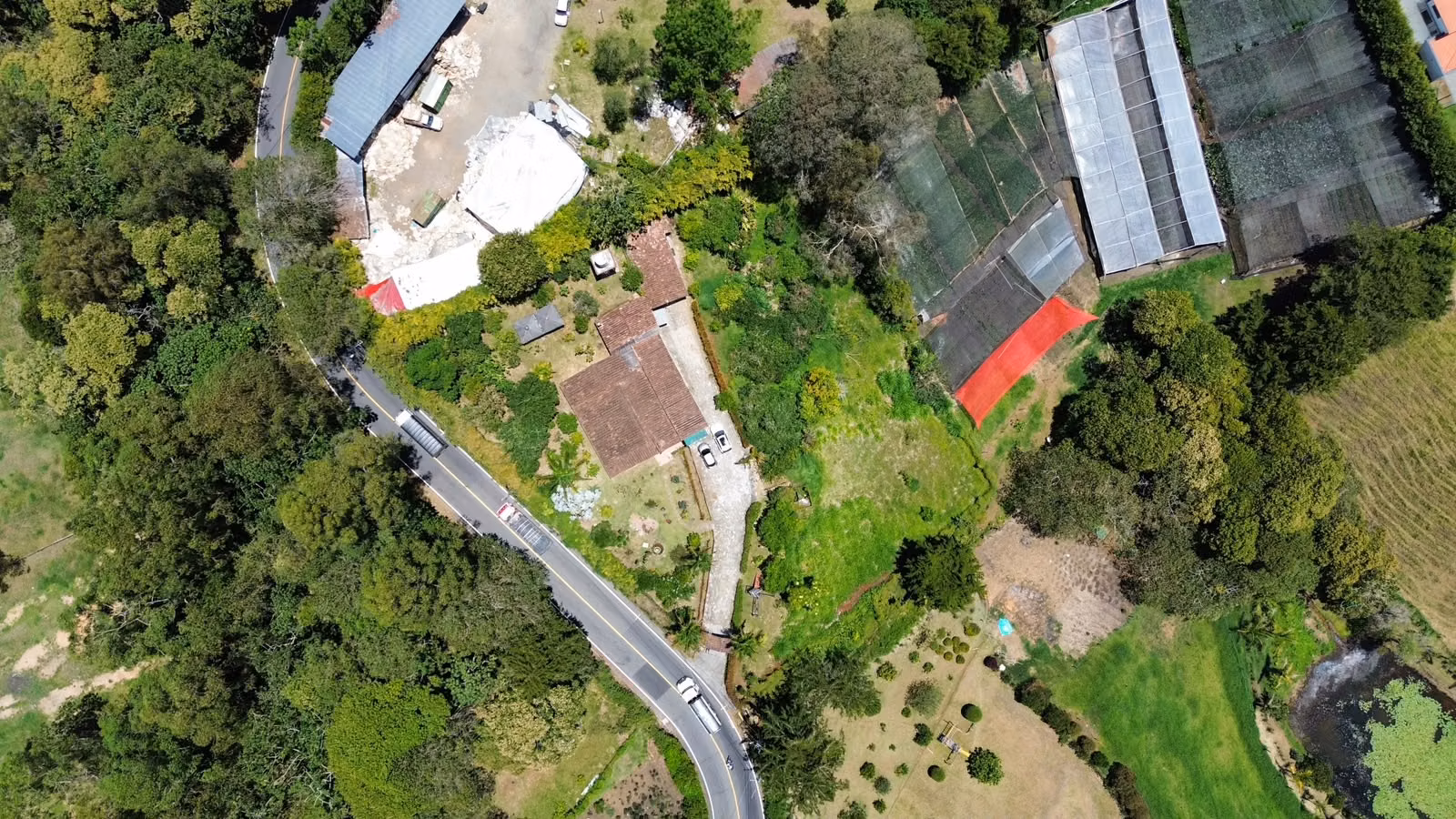FINCA EN VENTA A BORDO DE VIA LA CEJA