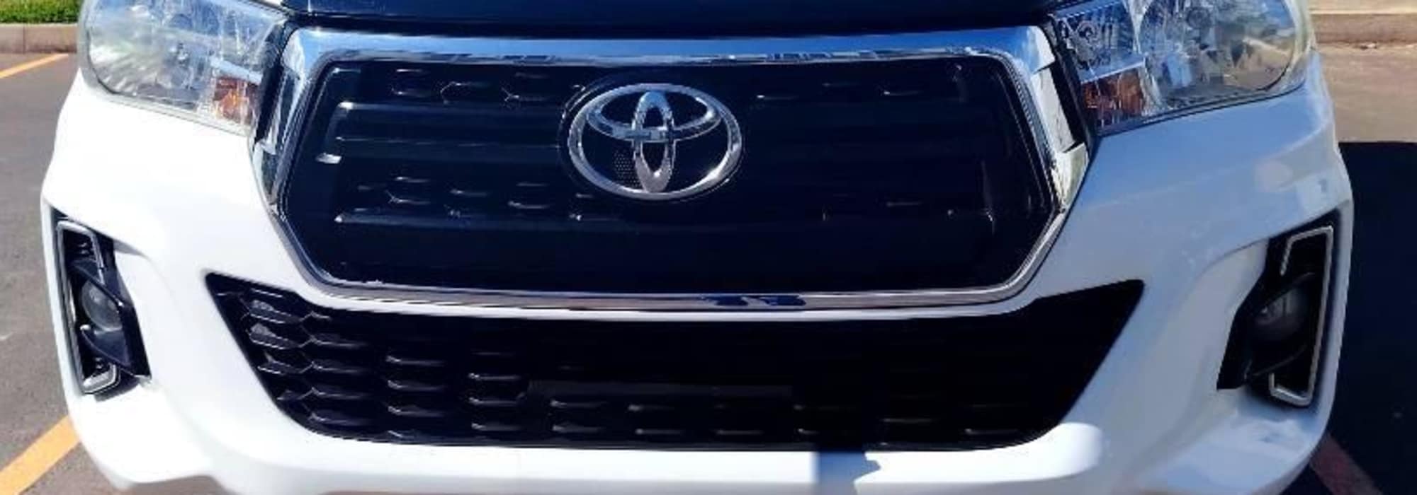 VENDO TOYOTA HILUX MECÁNICO 2.4 FULL EQUIPO 2020