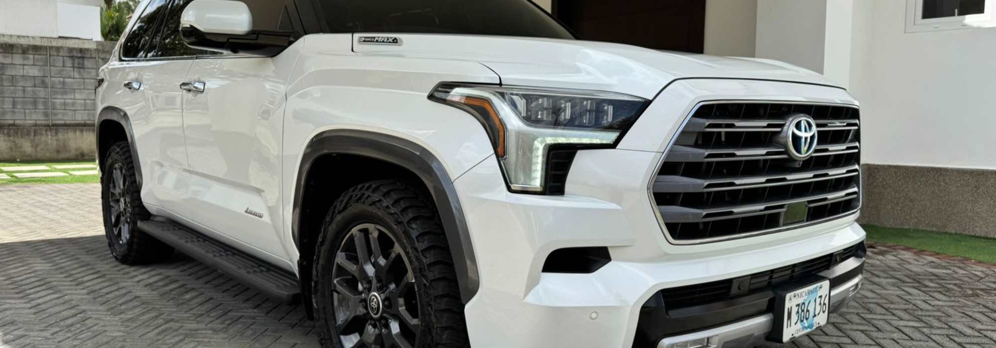 TOYOTA SEQUOIA 2023