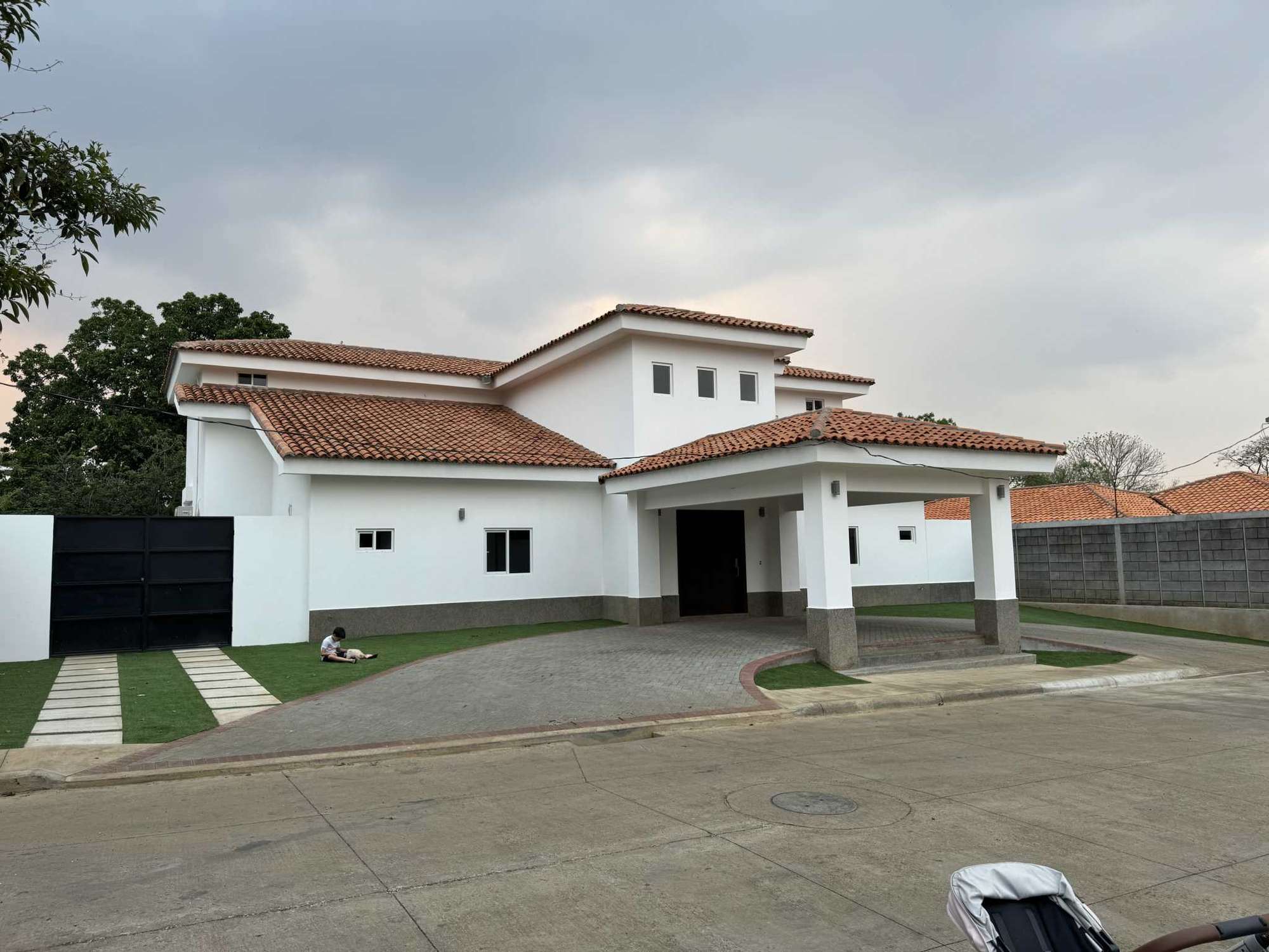 VENDO CASA NUEVA EN MANAGUA - STO DOMINGO