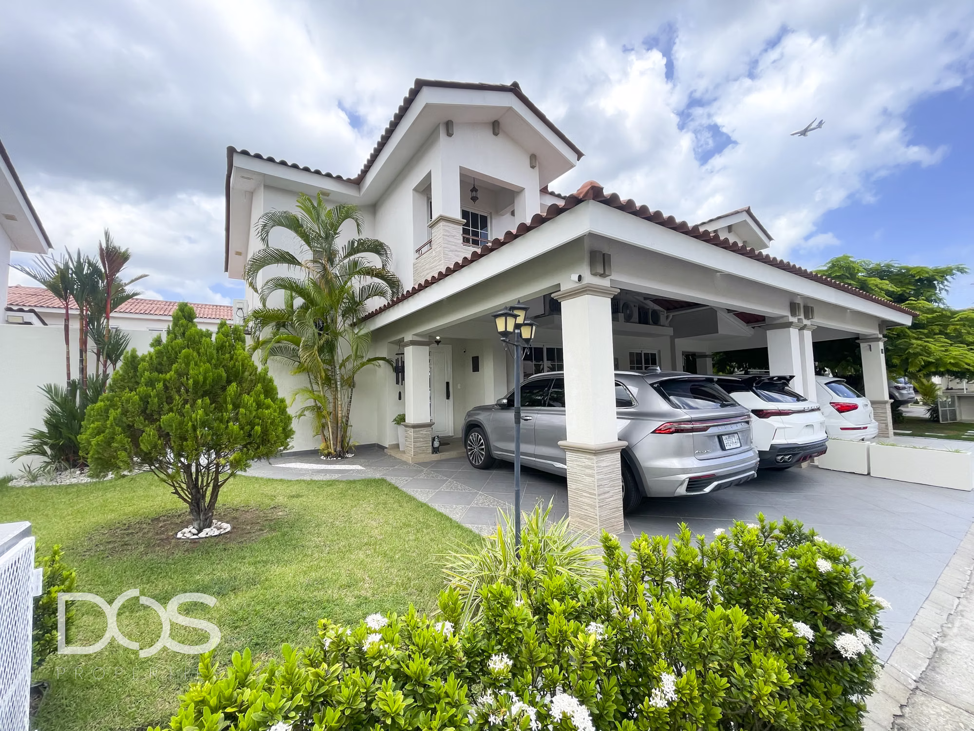 REMODELED HOUSE SALE WITH JACUZZI IN VERSAILLES