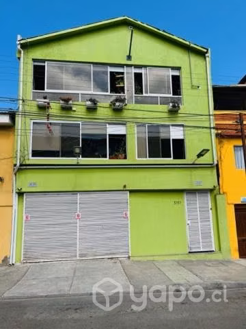 Casa 3 niveles con 2 departamentos independientes