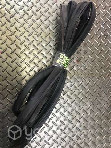 Goma contorno puerta trasera derecha BT50 2013-20