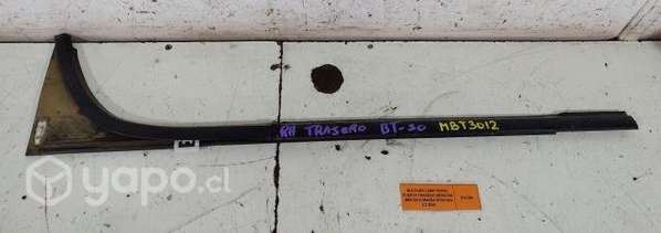 Moldura Lame Vidrio Tras Der (MBT3012) BT50 2020