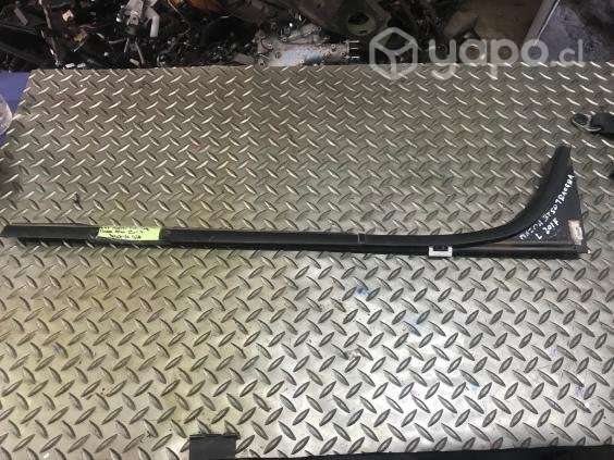 Moldura lame vidrio exter pta tras izq BT50 2013-