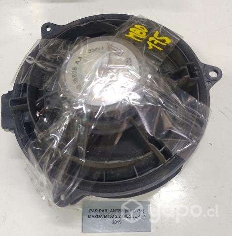 Par Parlantes (MBD175) Mazda BT50 2.2 Diesel 4x4