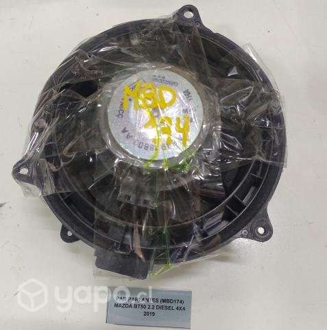 Par Parlantes (MBD174) Mazda BT50 2.2 Diesel 4x4 2