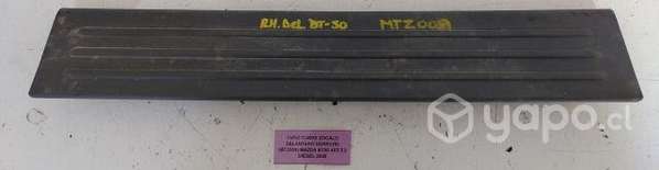 Tapiz Cubre Zocalo Delant Der BT