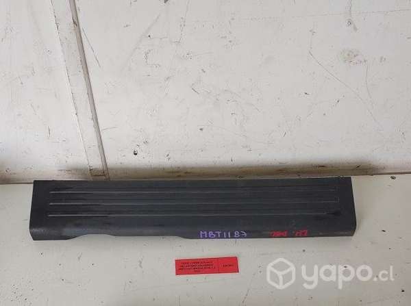 Tapiz Cubre Zocalo Del Izq (MBT1187) BT50 2.2 2020