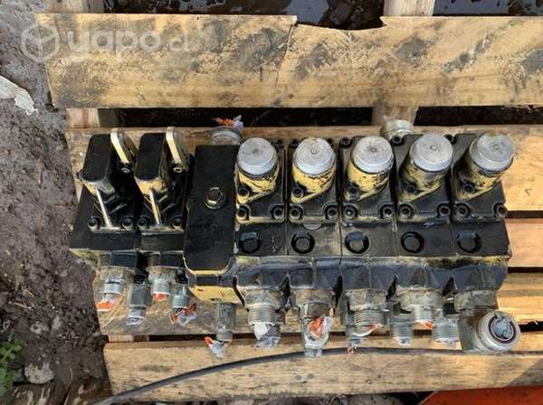 Cuerpo Valvulas Caterpillar 416E impecable