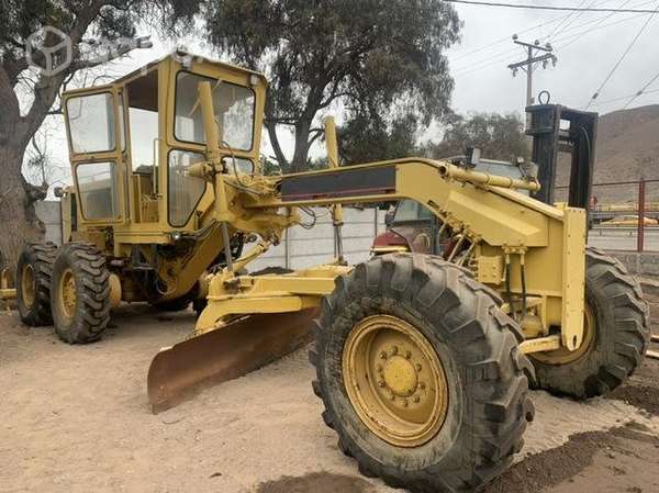 Motoniveladora Caterpillar buen estado