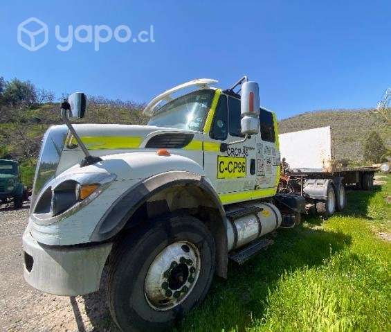 Tractocamion internacional 7600 con rampla Goren