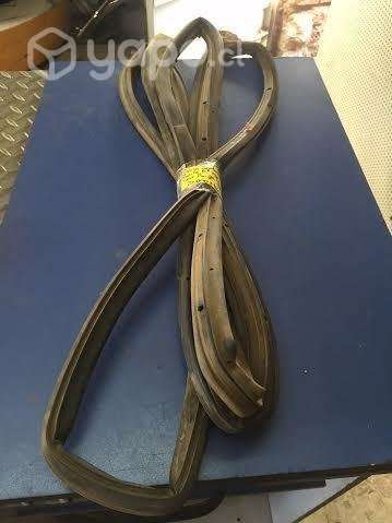 Goma contorno puerta delantera izq Ranger 2014