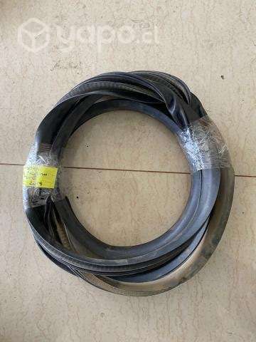 Goma contorno pilar puerta tras izq Ranger 3.2
