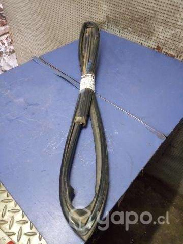 Goma contorno pilar del izq Ford Ranger 3.2