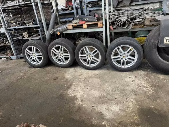 Llanta Porsche con su neumático