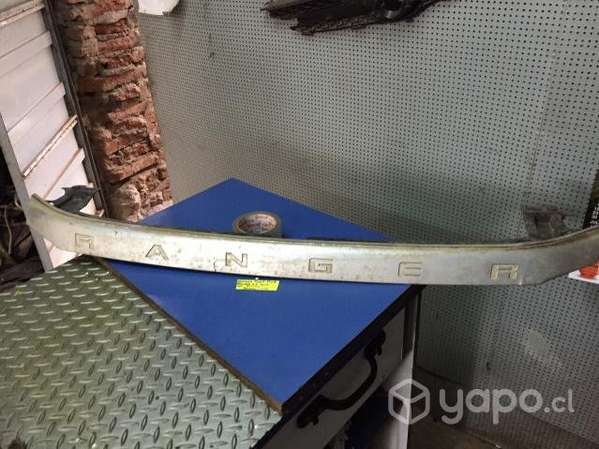 Moldura capot Ford Ranger 3.2 2014 con detalle