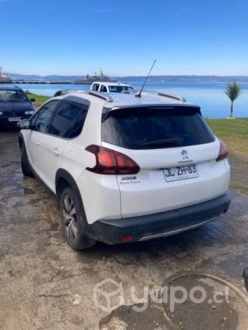 PEUGEOT 2008 año 2017