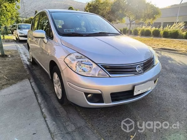 Nissan tiida sport automatico 2013