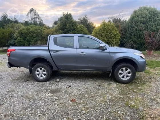 Mitsubishi l200 2017