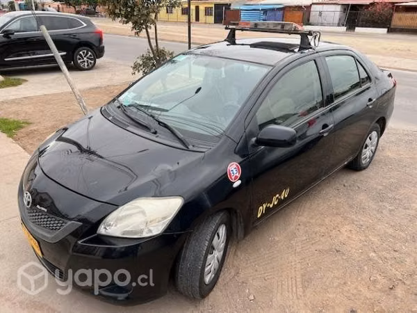 Colectivo toyota yaris 2012 - auto + patente