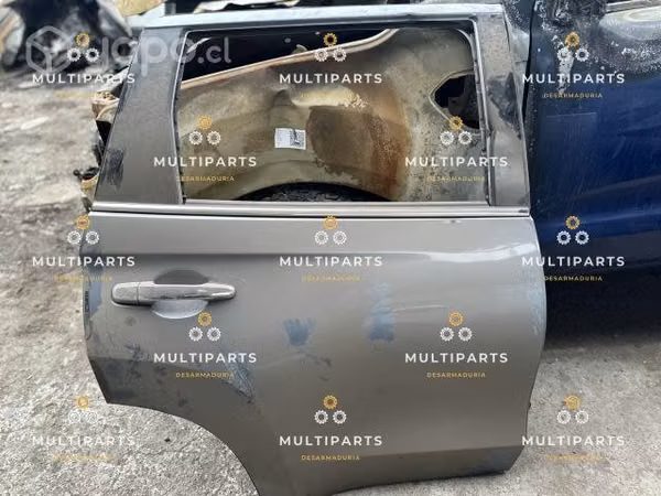 Puerta trasera RH mitsubishi montero 2019