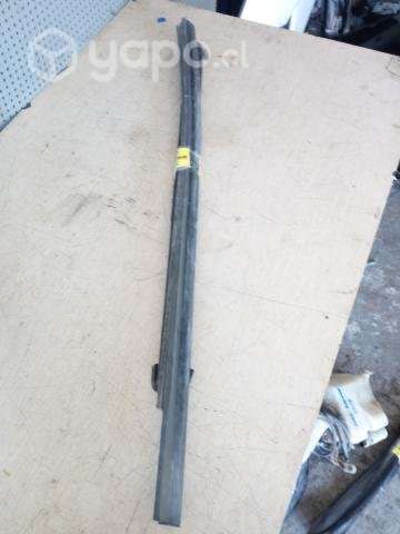 Moldura lame vidrio puerta trasera izq Ford Ranger