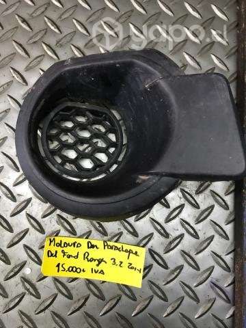 Moldura derecha parachoq del Ford Ranger 3.2 2014
