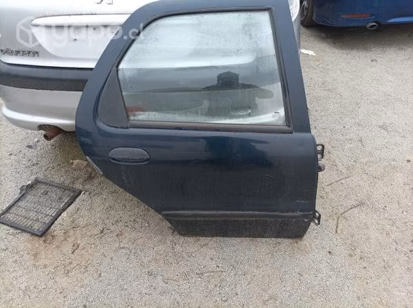 Puerta trasera derecha Fiat siena 2005