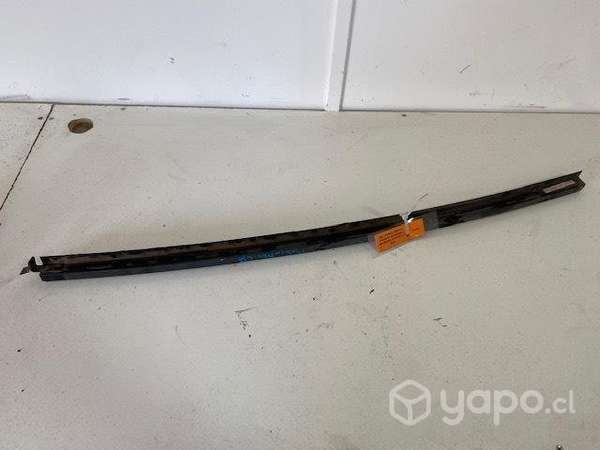Riel vidrio puerta trasera izq Pick up 2.2 2016