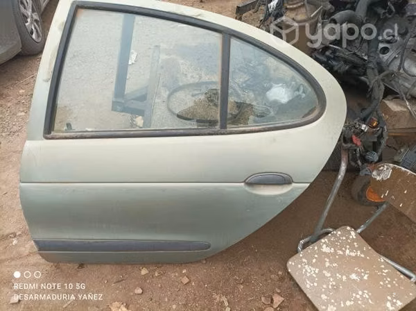 Puerta trasera izq Renault megane 05