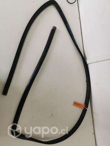 Moldura Parabrisas Mahindra 2016