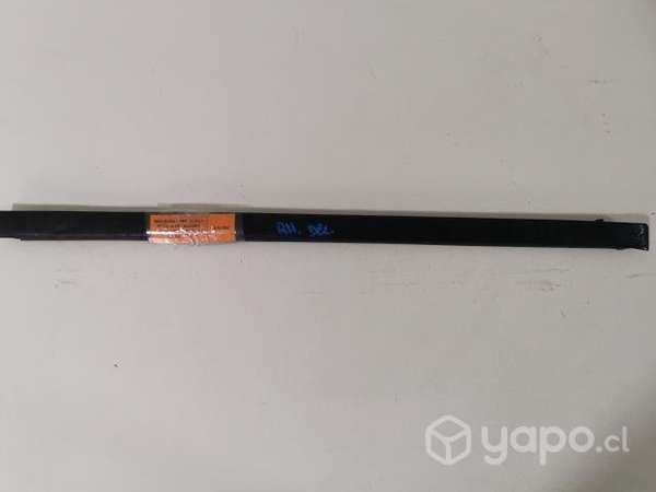 Moldura Lame Vidrio Puerta Del Der Mahindra 2018