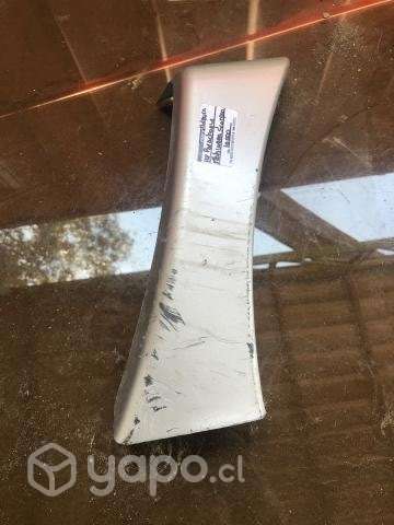 Moldura izquierda parachoque Mahindra Scorpio 2012