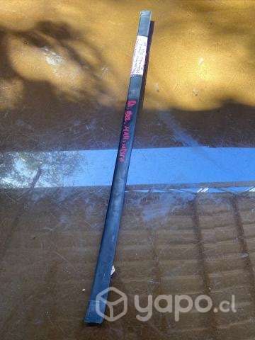 Moldura lame vidrio puerta delantera der Mahindra
