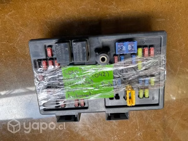 Caja fusible interior (042) Chevrolet Captiva 2011