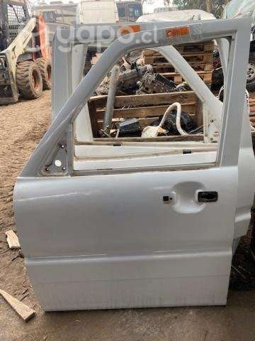 Puerta delantera izquierda Mahindra 2016