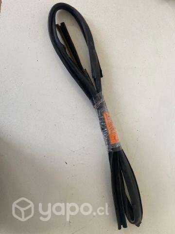 Goma vidrio puerta delantera izquier Mahindra 2016