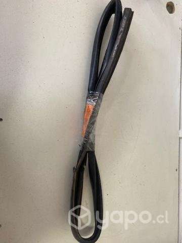 Goma vidrio puerta delantera derecha Mahindra 2016