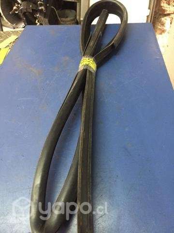 Goma contorno vidrio puerta delantera izq Mahindra
