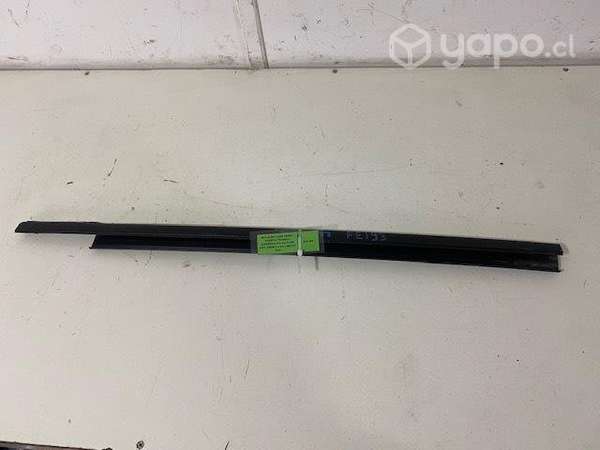 Moldura lame vidrio puerta trasera izq (FE193) For