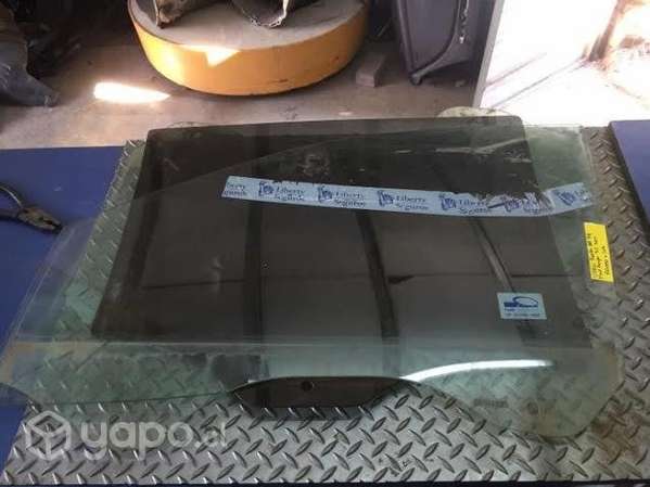 Vidrio puerta delantera izquierda Ford Range 2014
