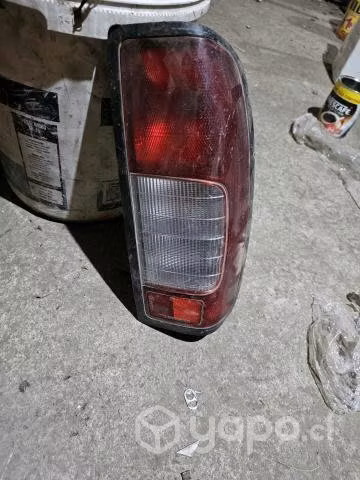 Foco trasero nissan terrano rh