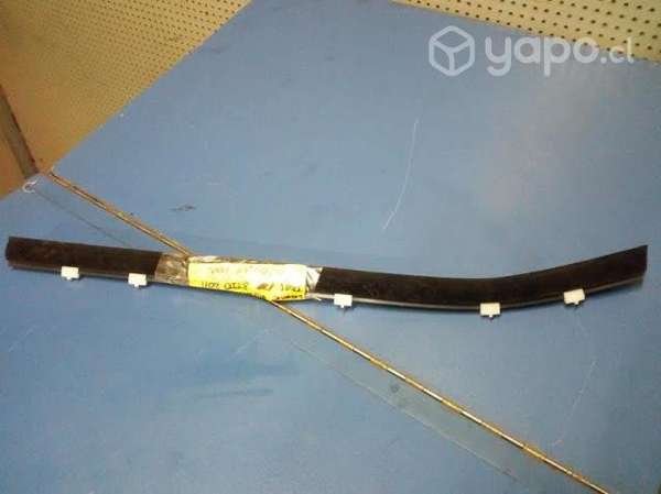 Moldura lame vidrio trasera izq Ford Ranger Tailan