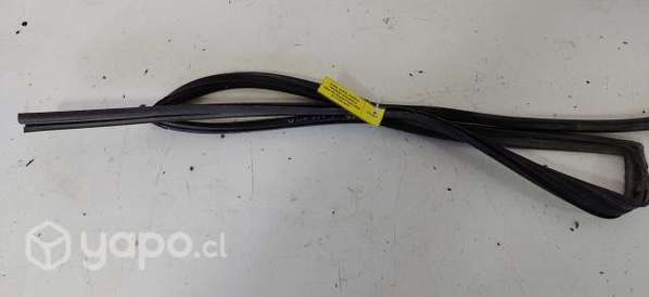 Goma Vidrio Puerta Trasera Izquierda (SNA149) Ssan